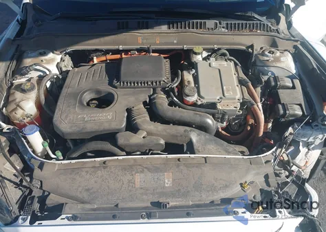 2017 Ford Fusion Energi Titanium z USA, uszkodzony, nr VIN 3FA6P0SU7HR229279